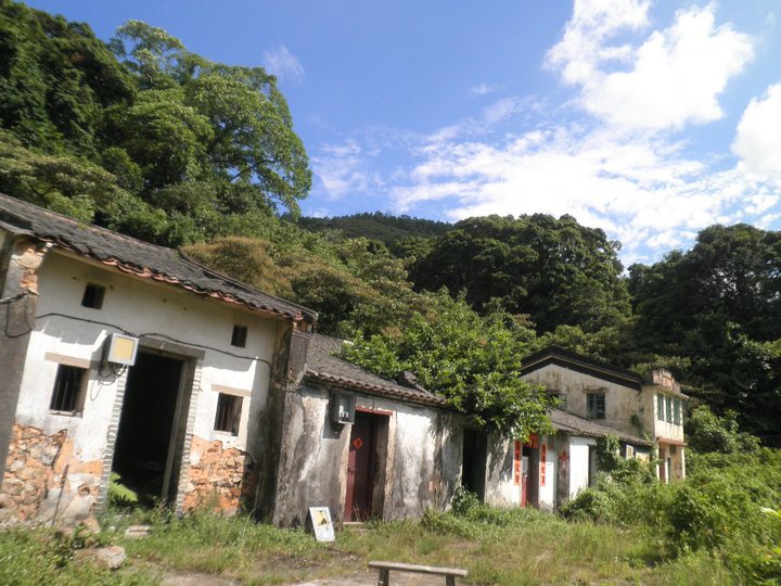 Squatter Houses on Big Wave Bay Trail. 